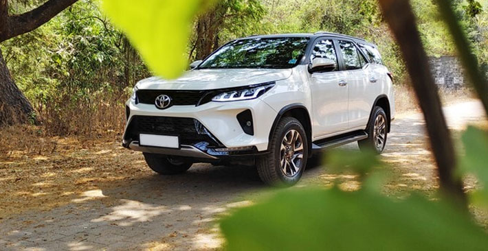 So sánh Fortuner bản tiêu chuẩn và Legender