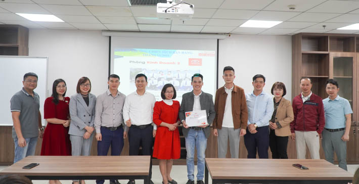 Khen thưởng thi đua tháng 11/2021 Phòng Kinh Doanh Toyota Bắc Giang