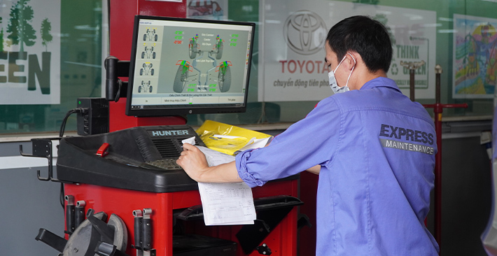 Cân chỉnh góc đặt bánh xe bằng máy Hunter tối ưu