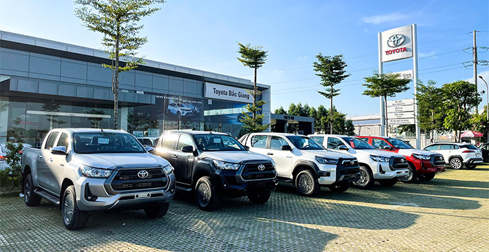 Nên mua xe Toyota Hilux phiên bản nào