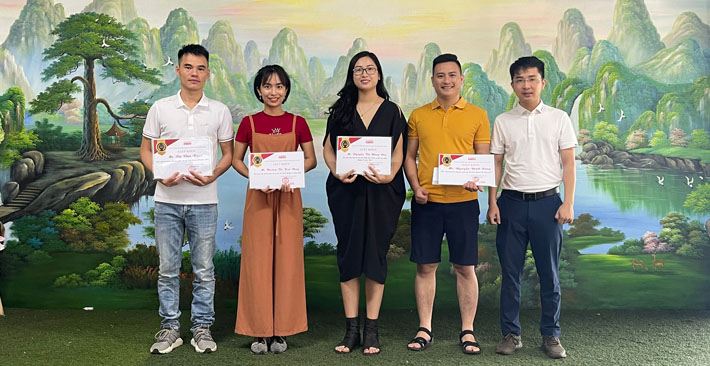 Tuyên dương cá nhân và tập thể tư vấn bán hàng xuất sắc tháng 9/2021